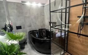 LOFT w centrum z jacuzzi